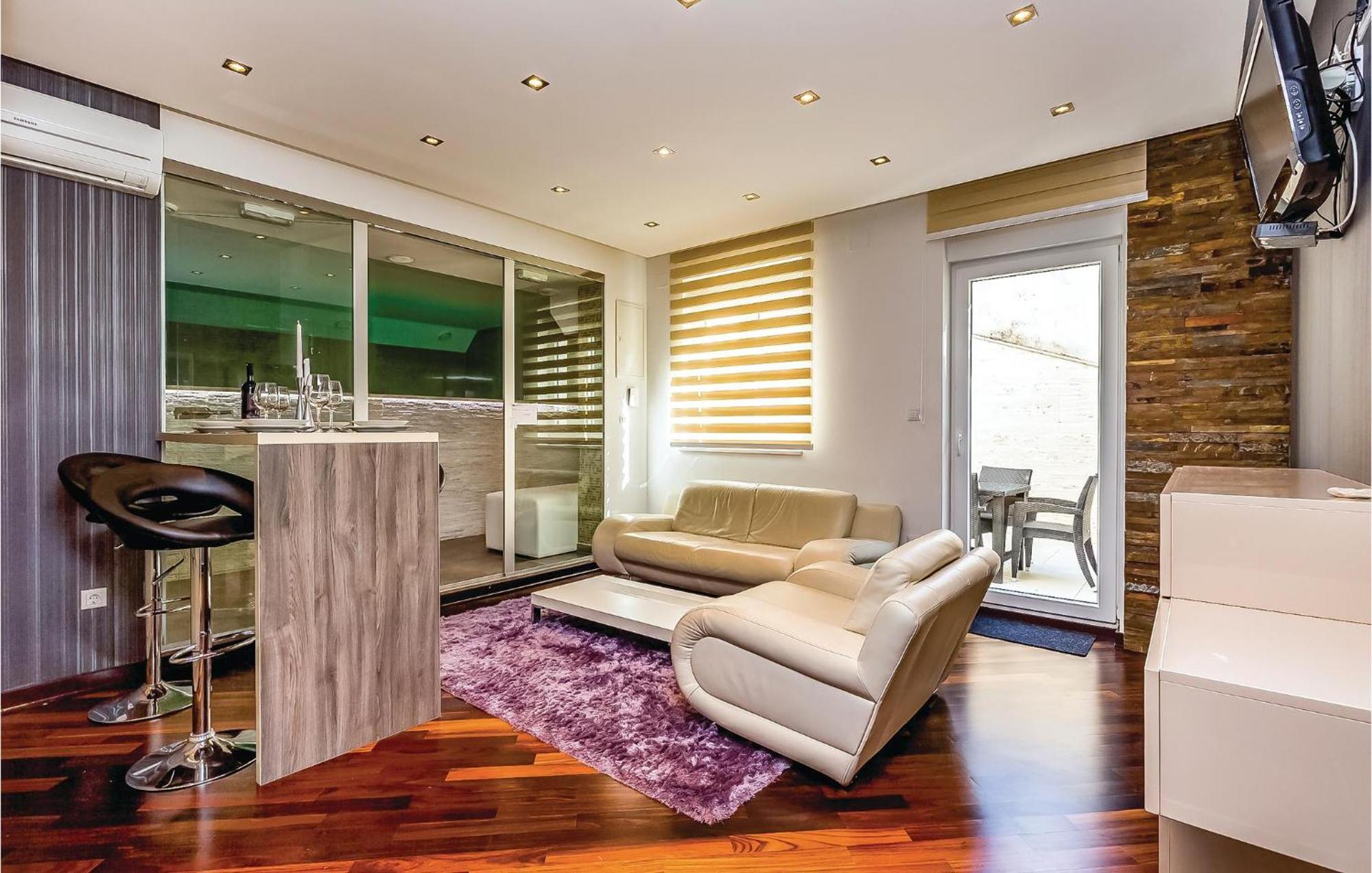 2 Bedroom Lovely Apartment In Crikvenica Exterior photo