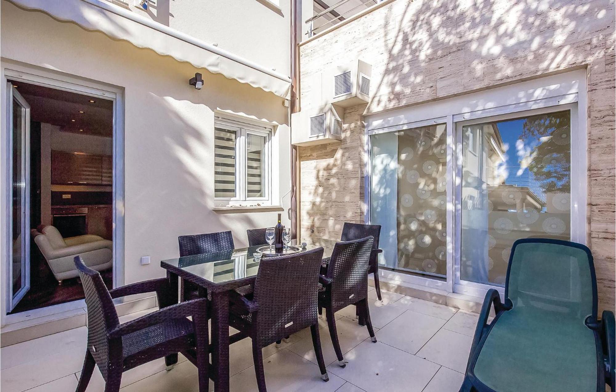 2 Bedroom Lovely Apartment In Crikvenica Exterior photo