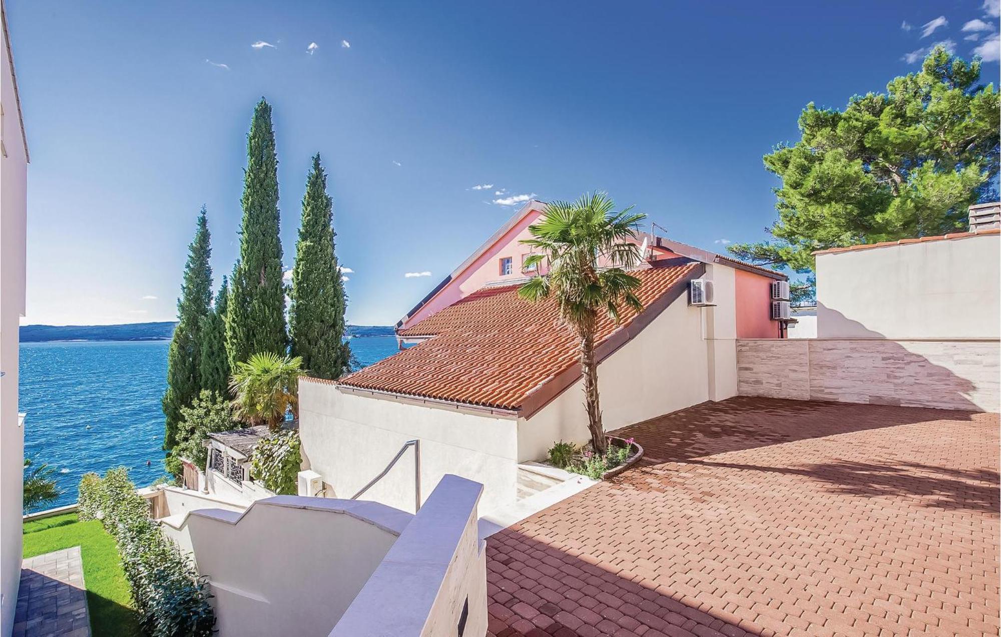 2 Bedroom Lovely Apartment In Crikvenica Exterior photo